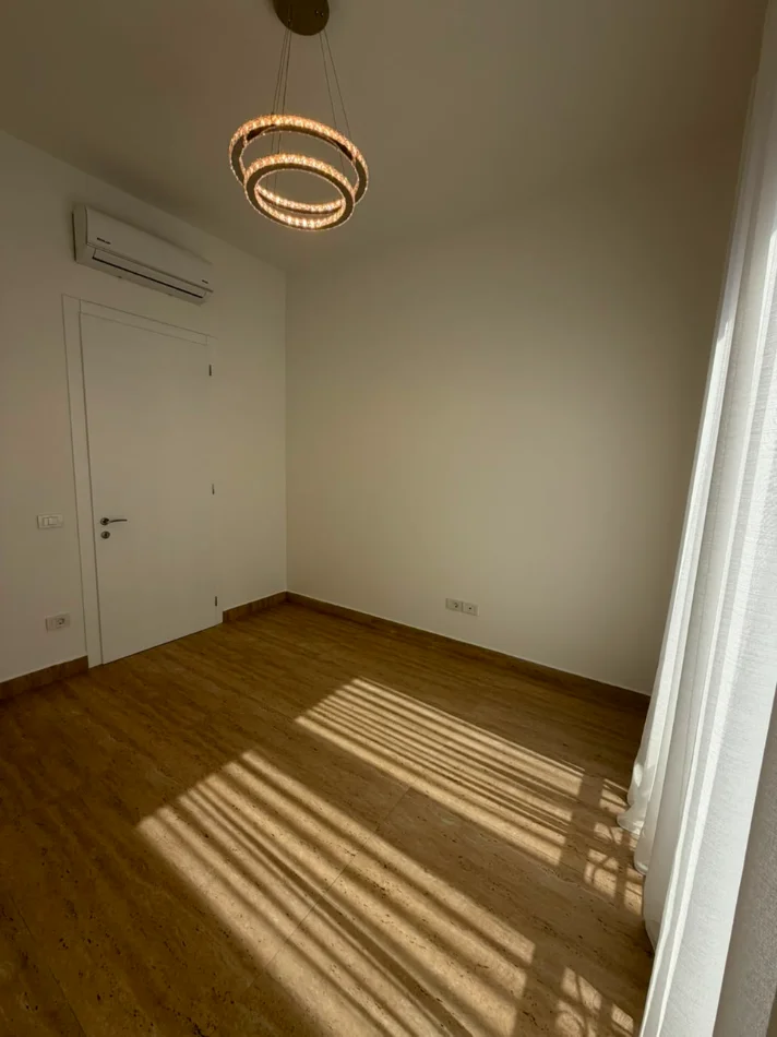 Tirane, jepet me qera apartament 2+1+Ballkon , 120 m² 1.300 € (Kompleksi Delijorgji)