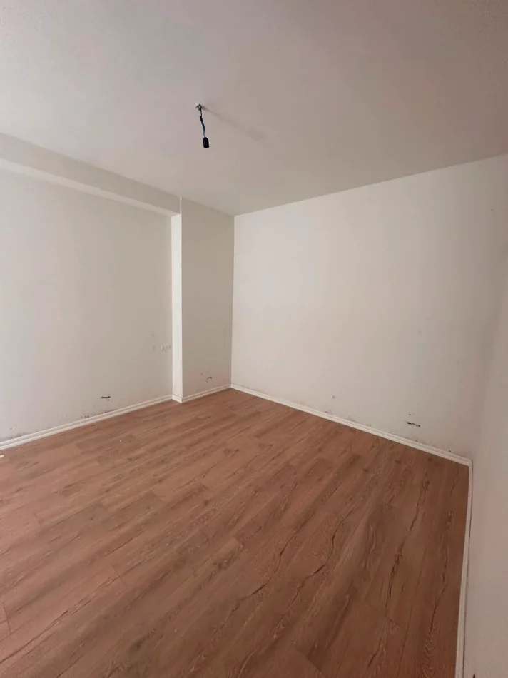 Tirane, shitet apartament 2+1+Ballkon , 94 m² 150.000 € (Yzberisht)