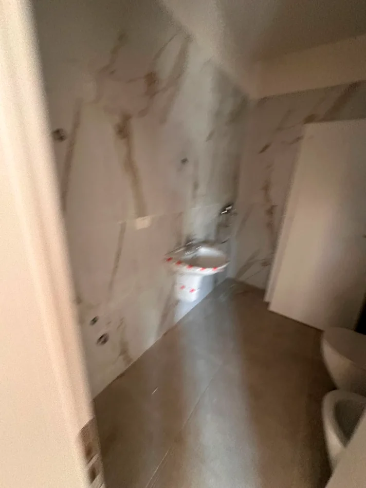 Tirane, shitet apartament 2+1+Ballkon , 94 m² 150.000 € (Yzberisht)