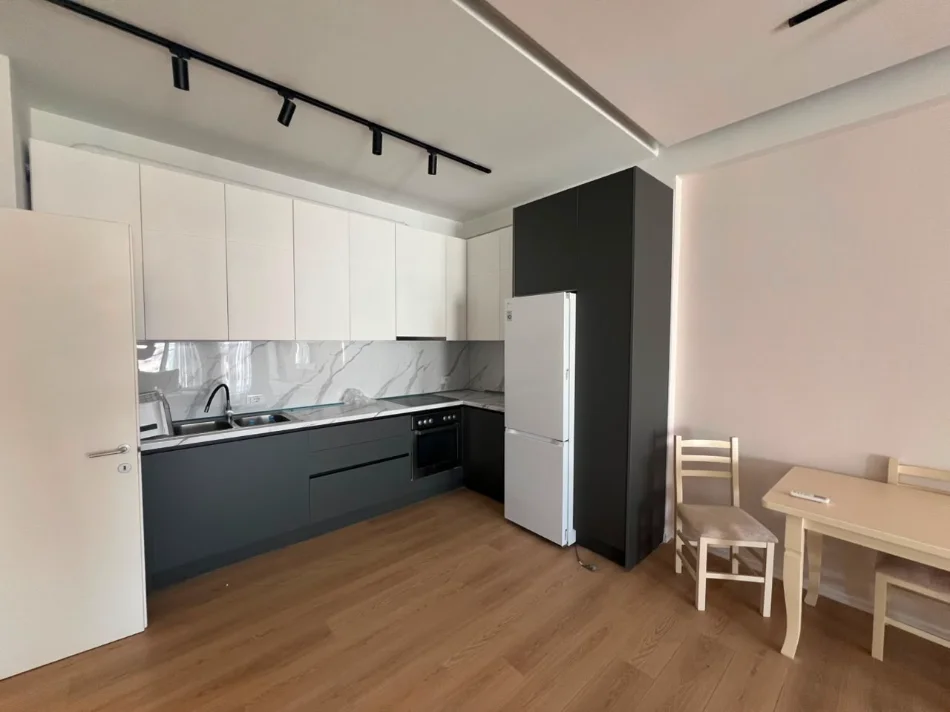 Tirane, jepet me qera apartament 2+1 Kati 6, 112 m² 750 € (Rruga Dritan Hoxha)