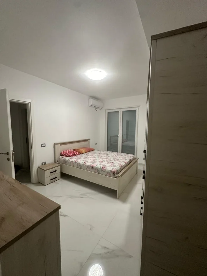 Tirane, jepet me qera apartament 2+1+Ballkon , 700 € 