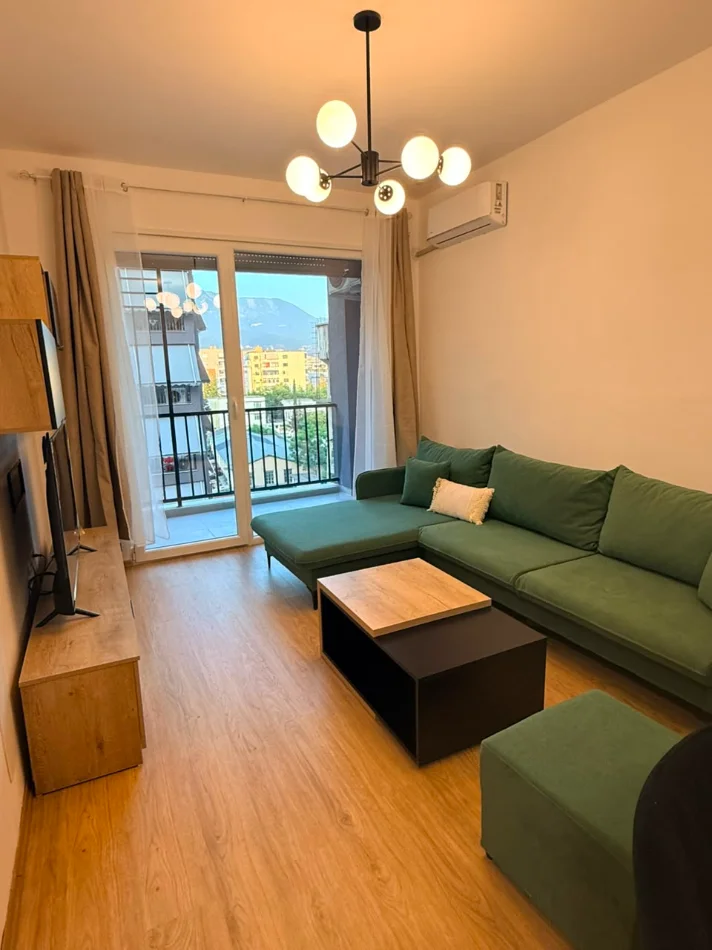 Tirane, jepet me qera apartament 1+1 Kati 5, 550 € 