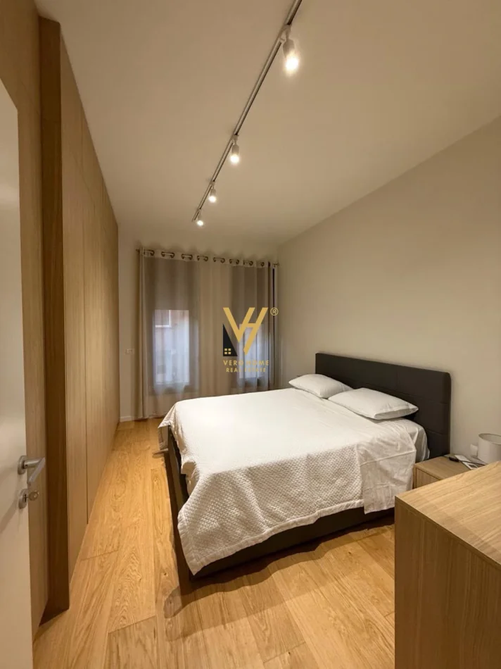 Tirane, jepet me qera apartament 2+1+Ballkon Kati 3, 95 m² 1.300 € (RRUGA E KOSOVAREVE)