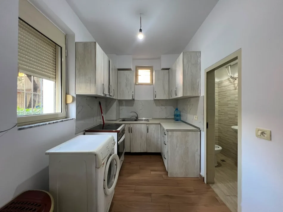 Tirane, jepet me qera apartament 1+1 Kati 0, 430 € (Zogu i Zi)