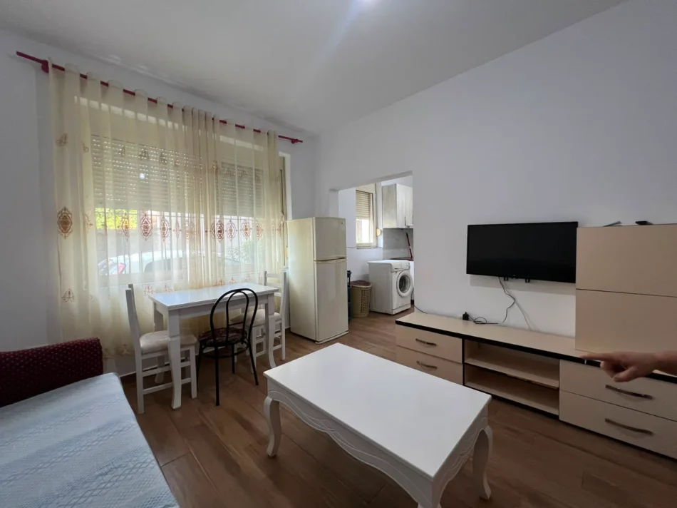 Tirane, jepet me qera apartament 1+1 Kati 0, 430 € (Zogu i Zi)