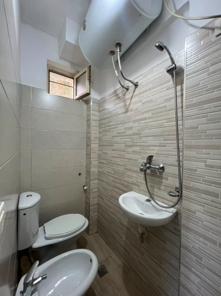 Tirane, jepet me qera apartament 1+1 Kati 0, 430 € (Zogu i Zi)