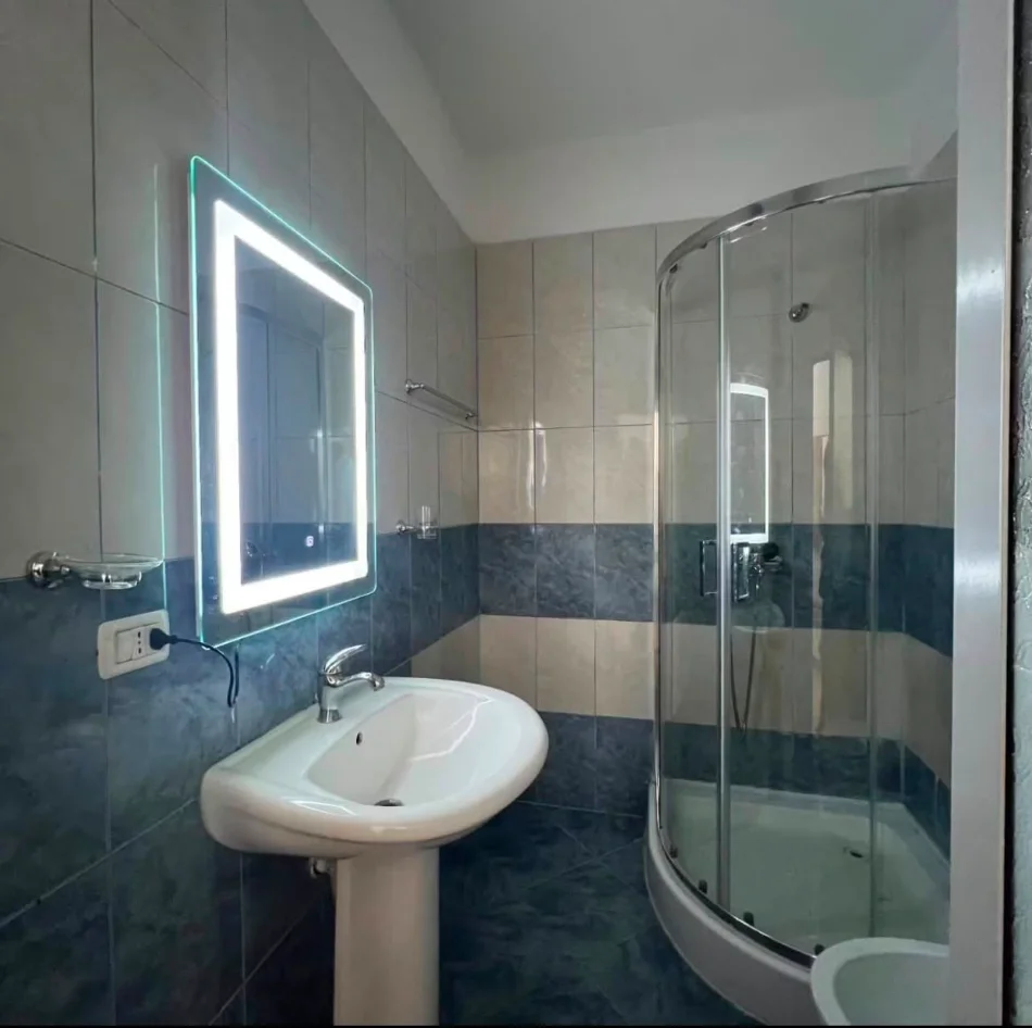 Tirane, jepet me qera apartament 1+1+Ballkon Kati 6, 75 m² 650 € (Myslym Shyri)