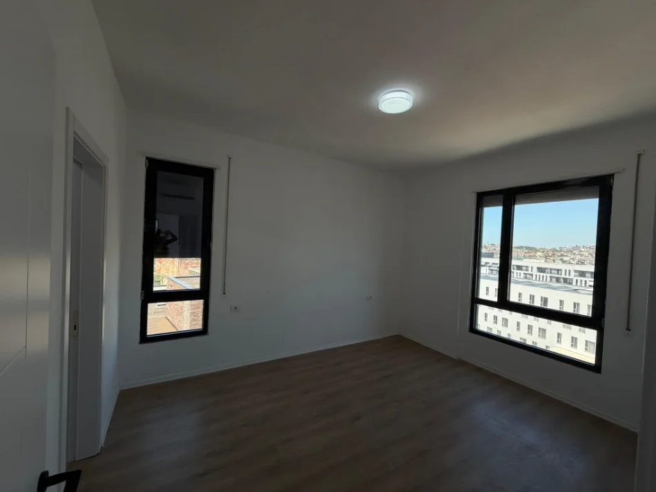 Tirane, jepet me qera apartament 3+1+Ballkon Kati 7, 125 m² 650 € (Rruga 5 Maji (Concord Center))