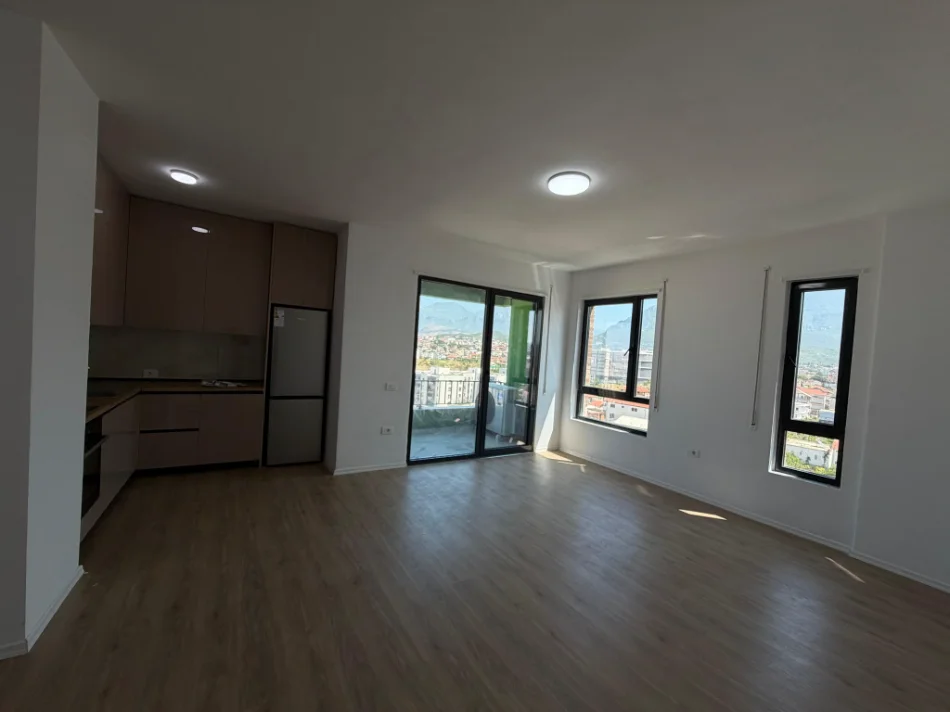 Tirane, jepet me qera apartament 3+1+Ballkon Kati 7, 125 m² 650 € (Rruga 5 Maji (Concord Center))