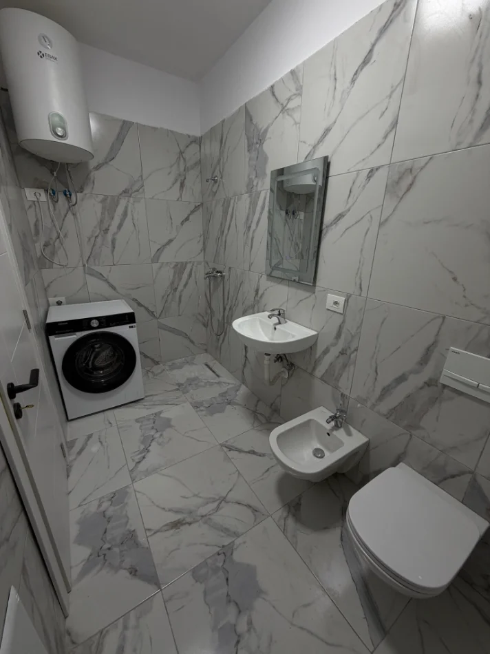 Tirane, jepet me qera apartament 3+1+Ballkon Kati 7, 125 m² 650 € (Rruga 5 Maji (Concord Center))