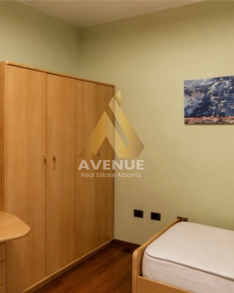Tirane, jepet me qera apartament 3+1+Aneks+Ballkon Kati 4, 164 m² 1.500 € (rruga Liman Kaba)