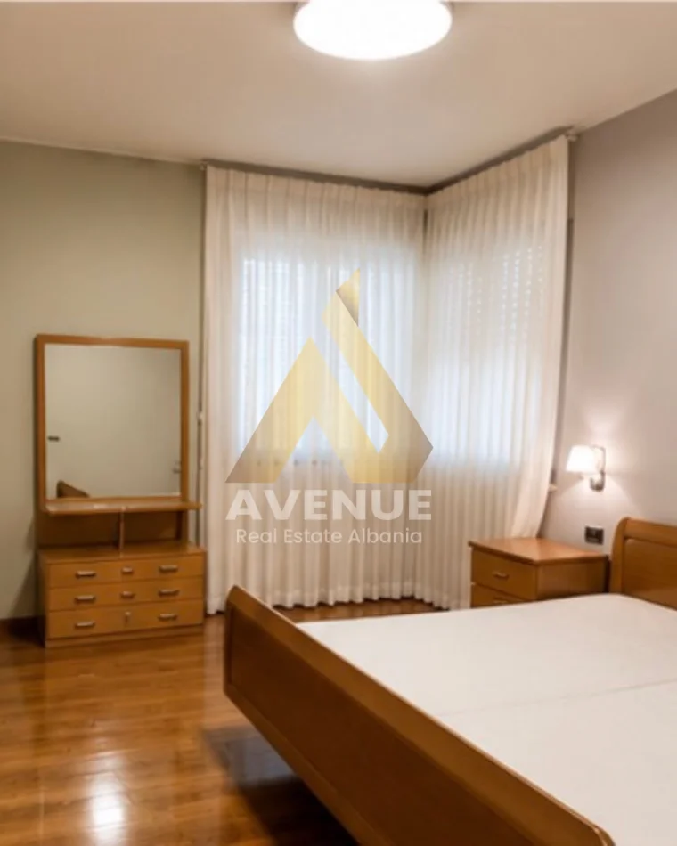 Tirane, jepet me qera apartament 3+1+Aneks+Ballkon Kati 4, 164 m² 1.500 € (rruga Liman Kaba)