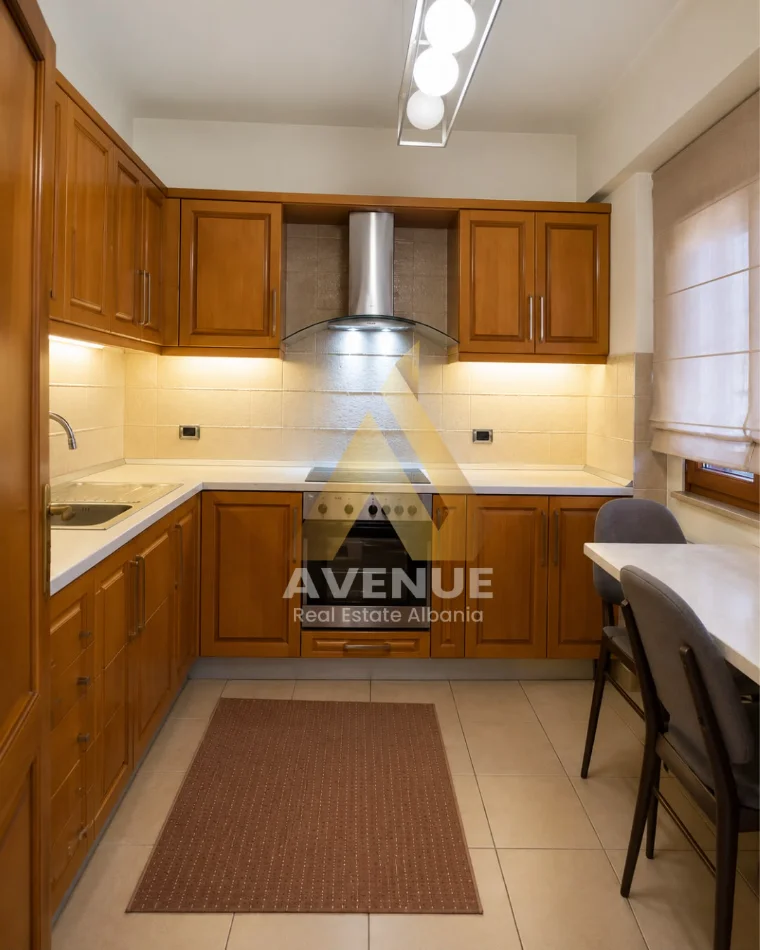 Tirane, jepet me qera apartament 3+1+Aneks+Ballkon Kati 4, 164 m² 1.500 € (rruga Liman Kaba)