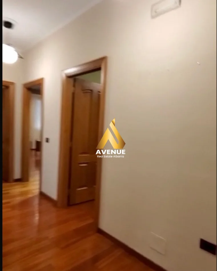Tirane, jepet me qera apartament 3+1+Aneks+Ballkon Kati 4, 164 m² 1.500 € (rruga Liman Kaba)