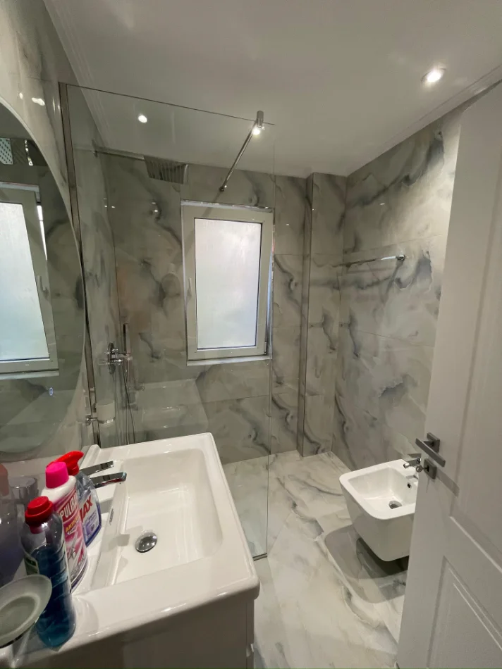 Tirane, jepet me qera apartament 2+1 Kati 2, 114 m² 1.200 € (Liqeni i Thate)