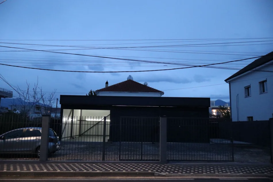 Shqiperi, jepet me qera magazine , 120 m² 800 € (rruga Erseka, Kamez)