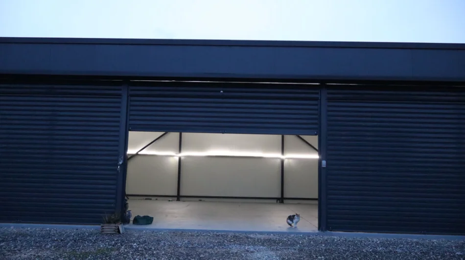 Shqiperi, jepet me qera magazine , 120 m² 800 € (rruga Erseka, Kamez)