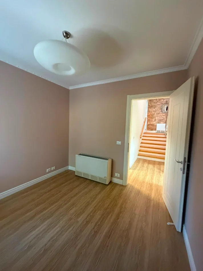Tirane, jepet me qera Vile Vile 2 Katshe Kati 2, 500 m² 23.000 € (TEG)