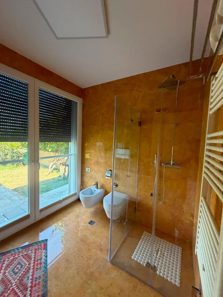 Tirane, jepet me qera Vile Vile 2 Katshe Kati 2, 500 m² 23.000 € (TEG)