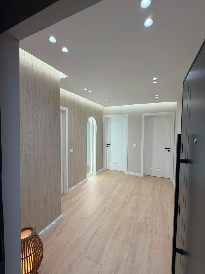 Tirane, shitet apartament 1+1+Ballkon Kati 2, 55 m² 195.000 € (Prane Liqenit Artificial te Tiranes)