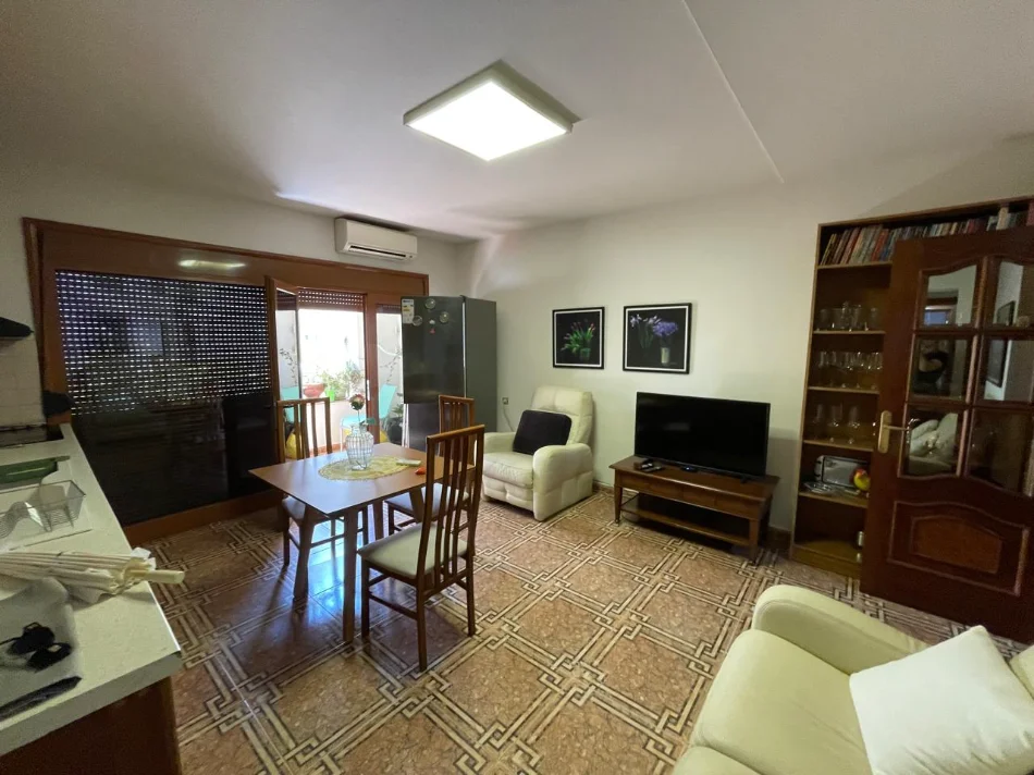 Tirane, jepet me qera apartament 1+1 Kati 4, 55 m² 550 € (rruga e kosovareve)