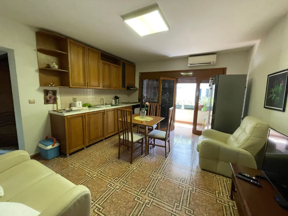 Tirane, jepet me qera apartament 1+1 Kati 4, 55 m² 550 € (rruga e kosovareve)