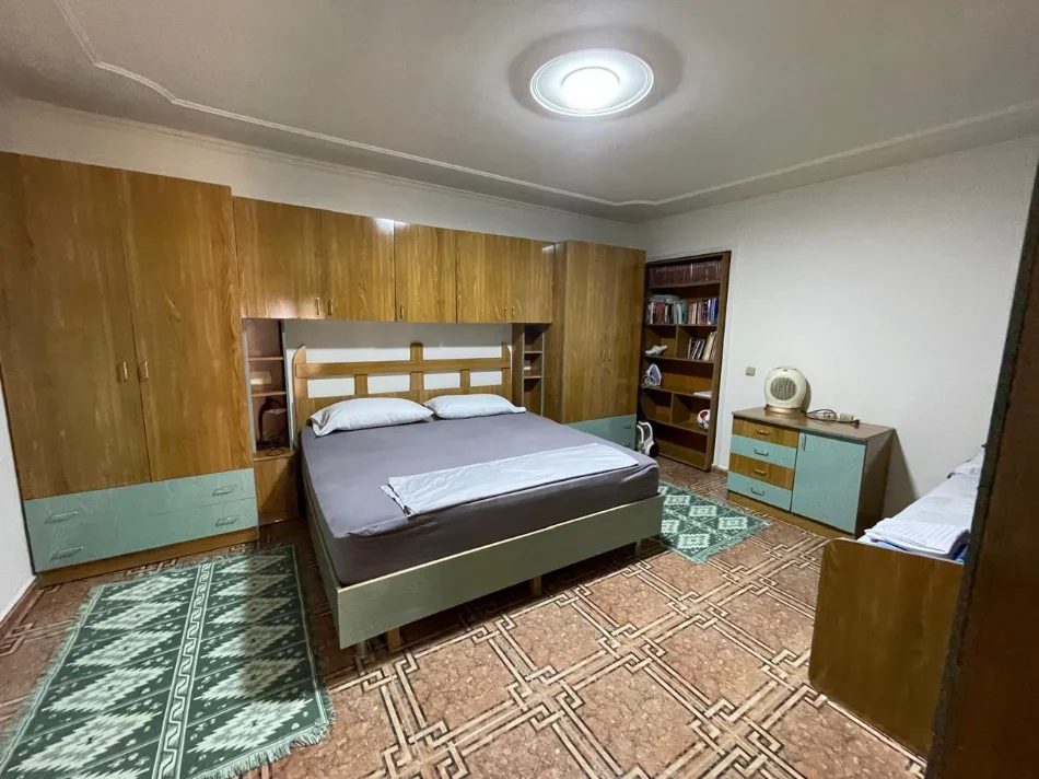 Tirane, jepet me qera apartament 1+1 Kati 4, 55 m² 550 € (rruga e kosovareve)