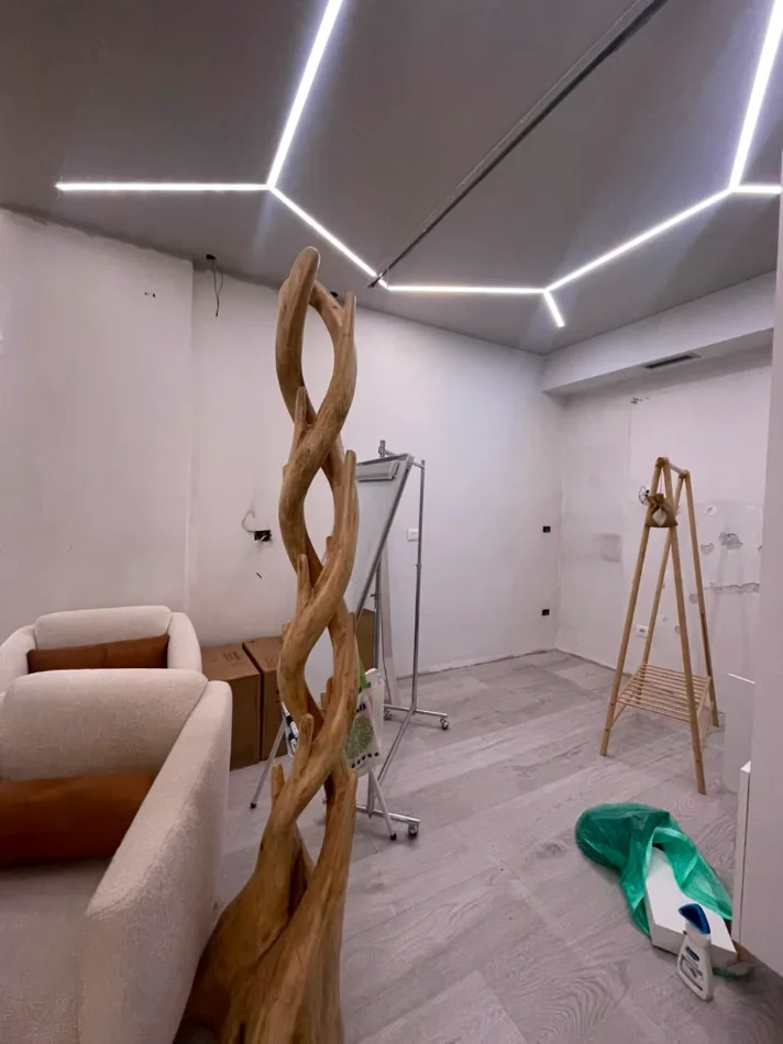 Tirane, jepet me qera zyre Kati 1, 140 m² 2.000 € (Blloku)