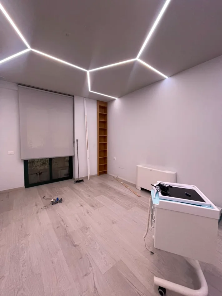 Tirane, jepet me qera zyre Kati 1, 140 m² 2.000 € (Bllok | Cioccolatitaliani)
