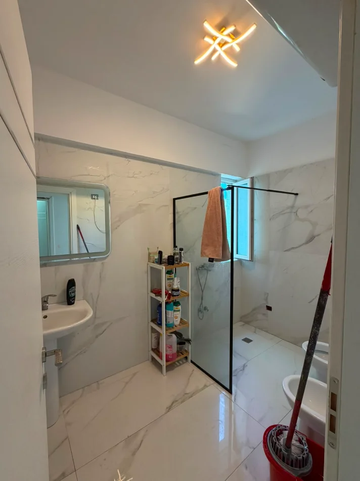 Tirane, jepet me qera apartament 2+1 Kati 2, 90 m² 800 € (Rruga Hamdi Garunja)