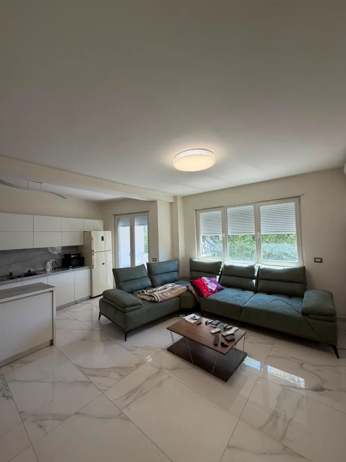 Tirane, jepet me qera apartament 2+1 Kati 2, 90 m² 800 € (Rruga Hamdi Garunja)