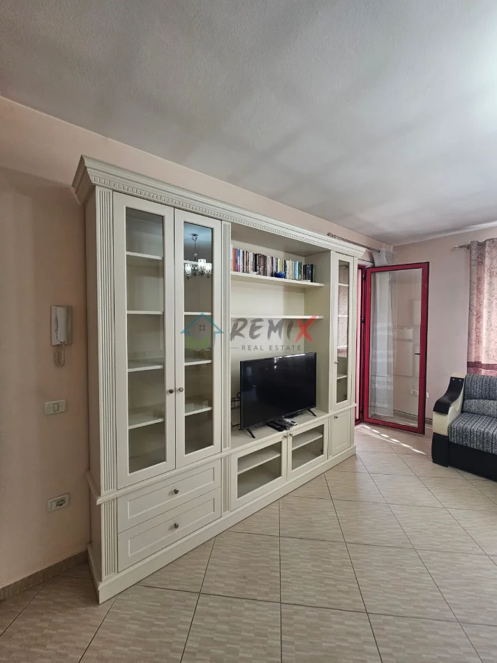 Durres, jepet me qera apartament 1+1+Aneks+Ballkon Kati 8, 65 m² 400 € 