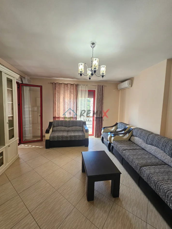 Durres, jepet me qera apartament 1+1+Aneks+Ballkon Kati 8, 65 m² 400 € 