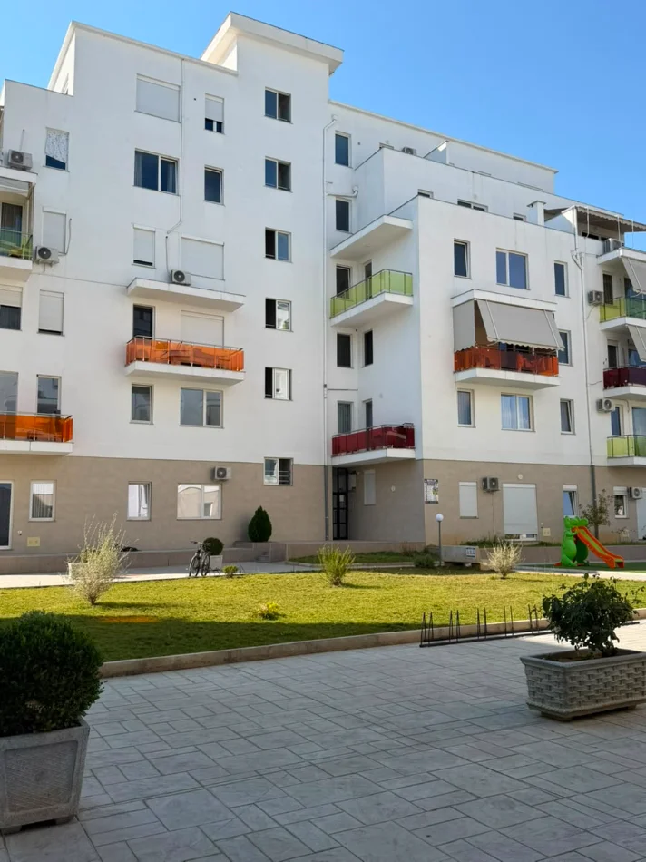 Tirane, jepet me qera apartament 1+1 Kati 5, 60 m² 440 € (Rruga Sokrat Miho)