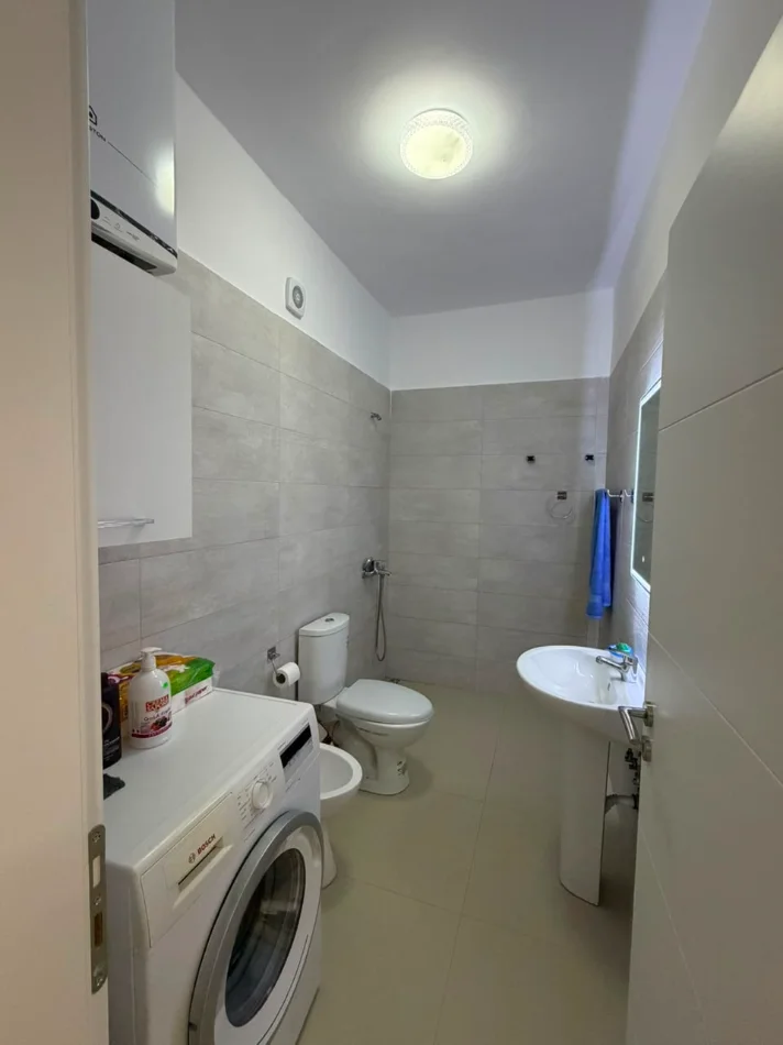 Tirane, jepet me qera apartament 1+1 Kati 5, 60 m² 440 € (Rruga Sokrat Miho)
