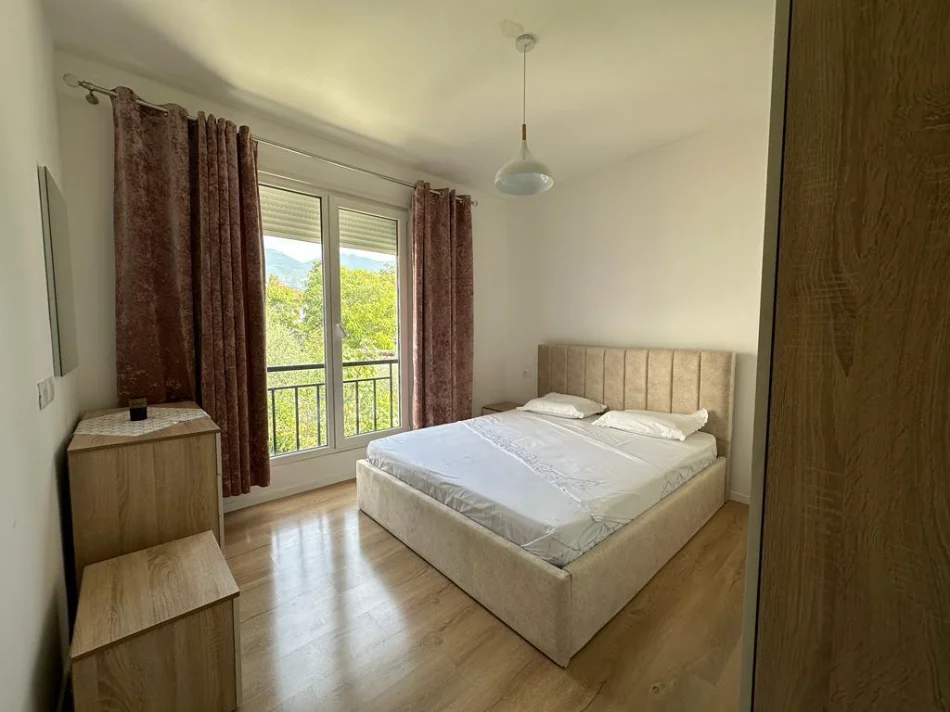 Tirane, jepet me qera apartament 2+1+Ballkon Kati 1, 106 m² 650 € (Rruga e Dibres)