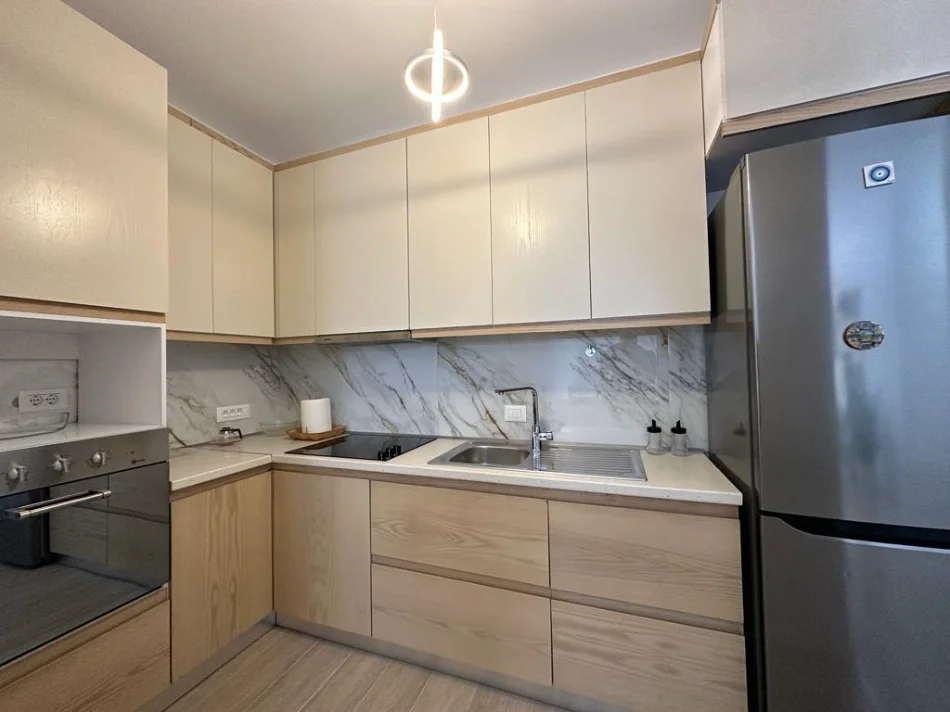 Tirane, jepet me qera apartament 2+1+Ballkon Kati 1, 106 m² 650 € (Rruga e Dibres)