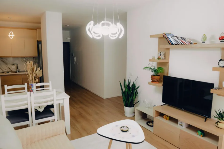Tirane, jepet me qera apartament 2+1+Ballkon Kati 1, 106 m² 650 € (Rruga e Dibres)