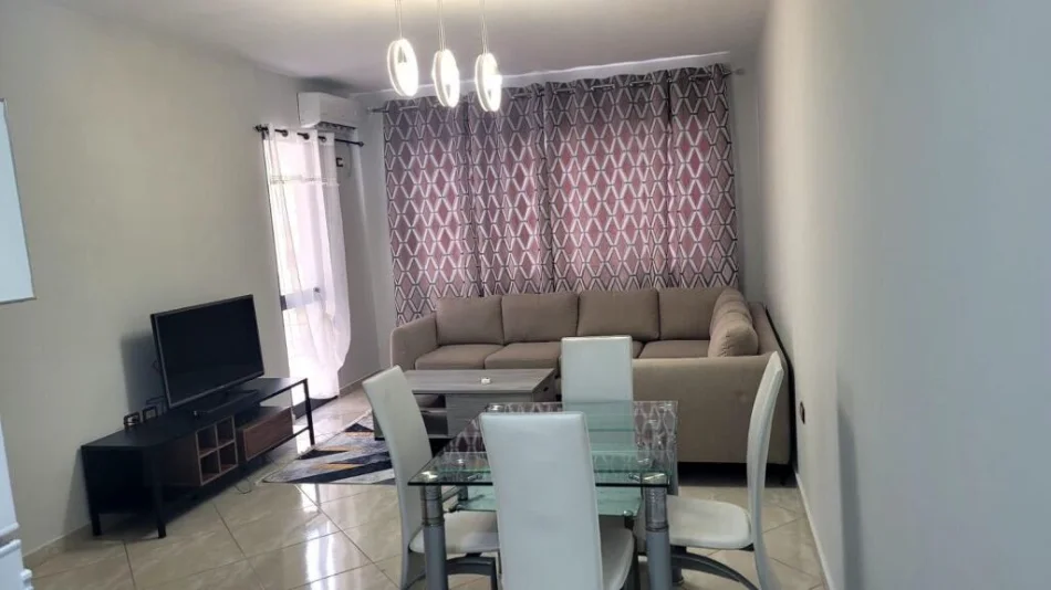 Tirane, jepet me qera apartament 1+1+Ballkon Kati 2, 70 m² 450 € (Astir)