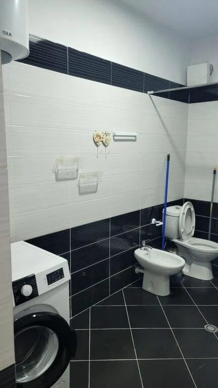 Tirane, jepet me qera apartament 1+1+Ballkon Kati 2, 70 m² 450 € (Astir)