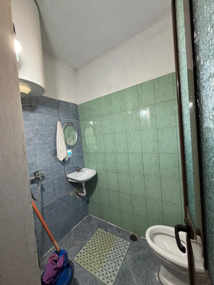 Tirane, jepet me qera shtepi 1+1+Ballkon Kati 2, 70 m² 350 € (rruga Don Bosko)