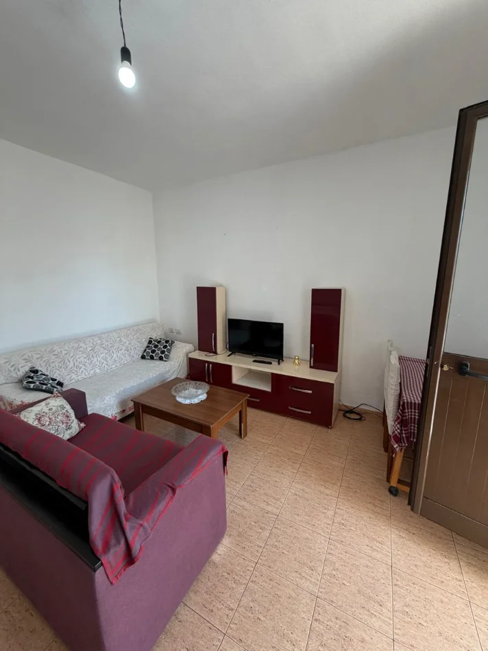 Tirane, jepet me qera shtepi 1+1+Ballkon Kati 2, 70 m² 350 € (rruga Don Bosko)