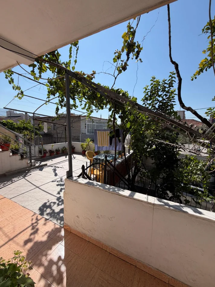 Tirane, jepet me qera shtepi 1+1+Ballkon Kati 2, 70 m² 350 € (rruga Don Bosko)