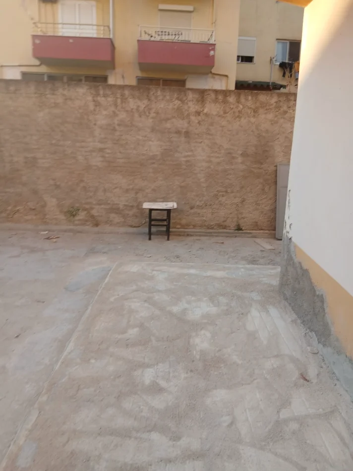 Tirane, jepet me qera ambjent biznesi Kati 0, 47 m² 70.000 € (xhamllik)