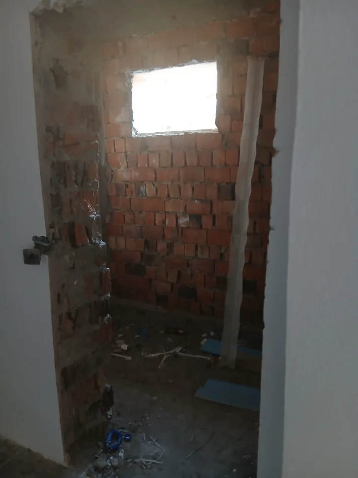 Tirane, jepet me qera ambjent biznesi Kati 0, 47 m² 70.000 € (xhamllik)