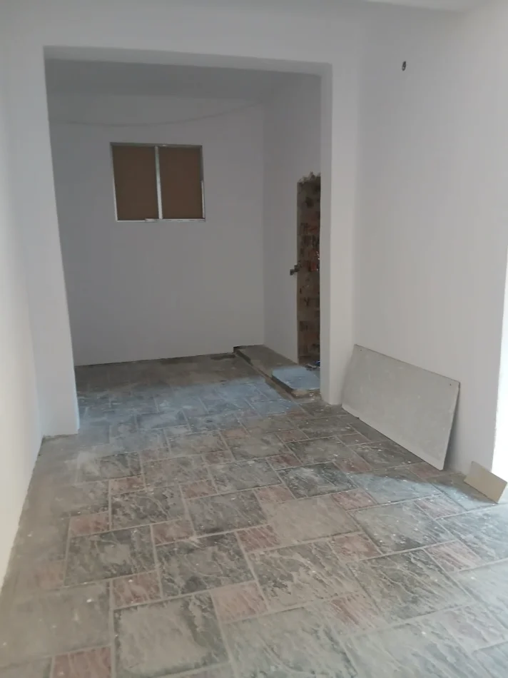 Tirane, jepet me qera ambjent biznesi Kati 0, 47 m² 70.000 € (xhamllik)