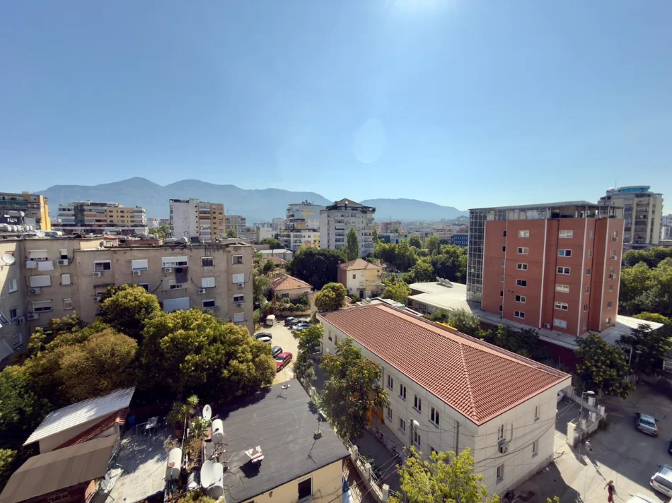 Tirane, jepet me qera apartament 1+1 Kati 6, 128 m² 600 € (Rruga Tefta Tashko)