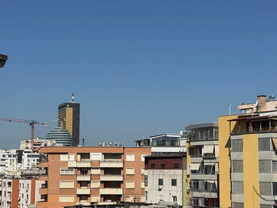 Tirane, jepet me qera apartament 1+1 Kati 6, 128 m² 600 € (Rruga Tefta Tashko)