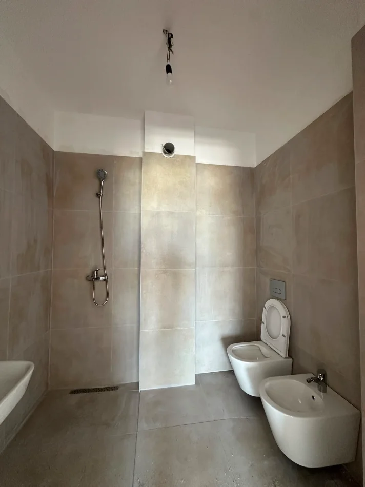 Tirane, shes apartament 2+1+Ballkon Kati 7, 131 m² (Dritan Hoxha)