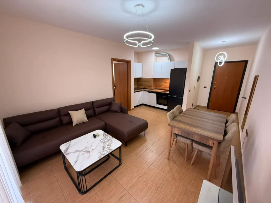 Tirane, jepet me qera apartament 1+1+Aneks+Ballkon Kati 4, 80 m² 550 € (laprake , rruga dritan hoxha , spitali ushtarak , ish dogana)